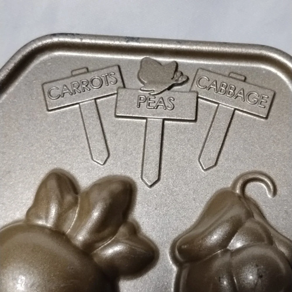 NordicWare Garden Patch Cakelet Pan